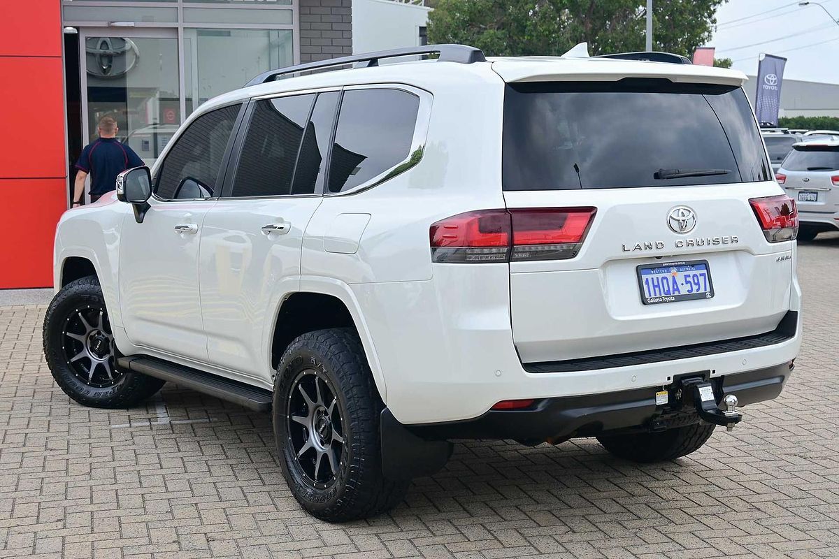 2022 Toyota Landcruiser Sahara FJA300R