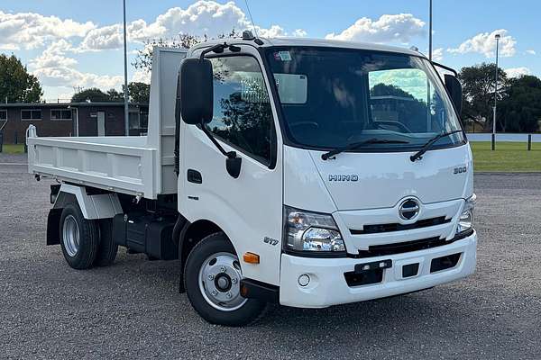 2025 Hino 300 Series 617 Tipper