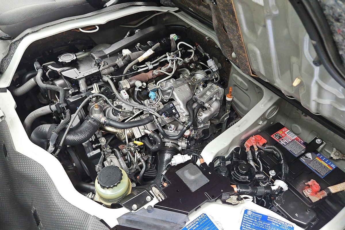 2019 Toyota Hiace Commuter KDH223R ELWB High Roof