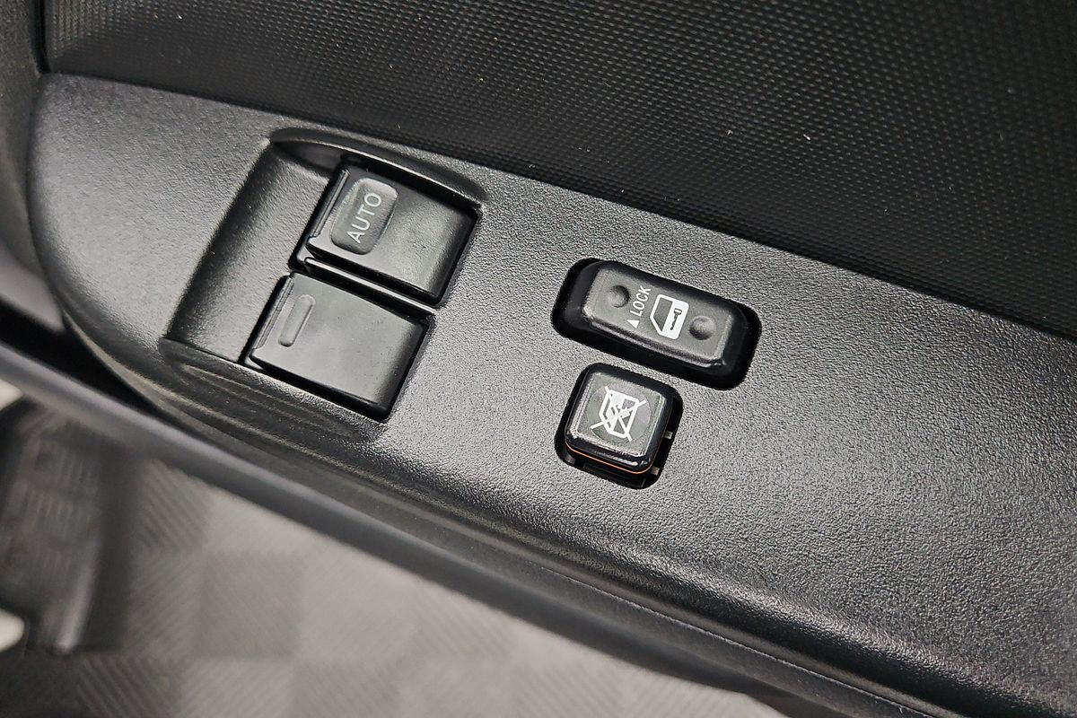 2019 Toyota Hiace Commuter KDH223R ELWB High Roof