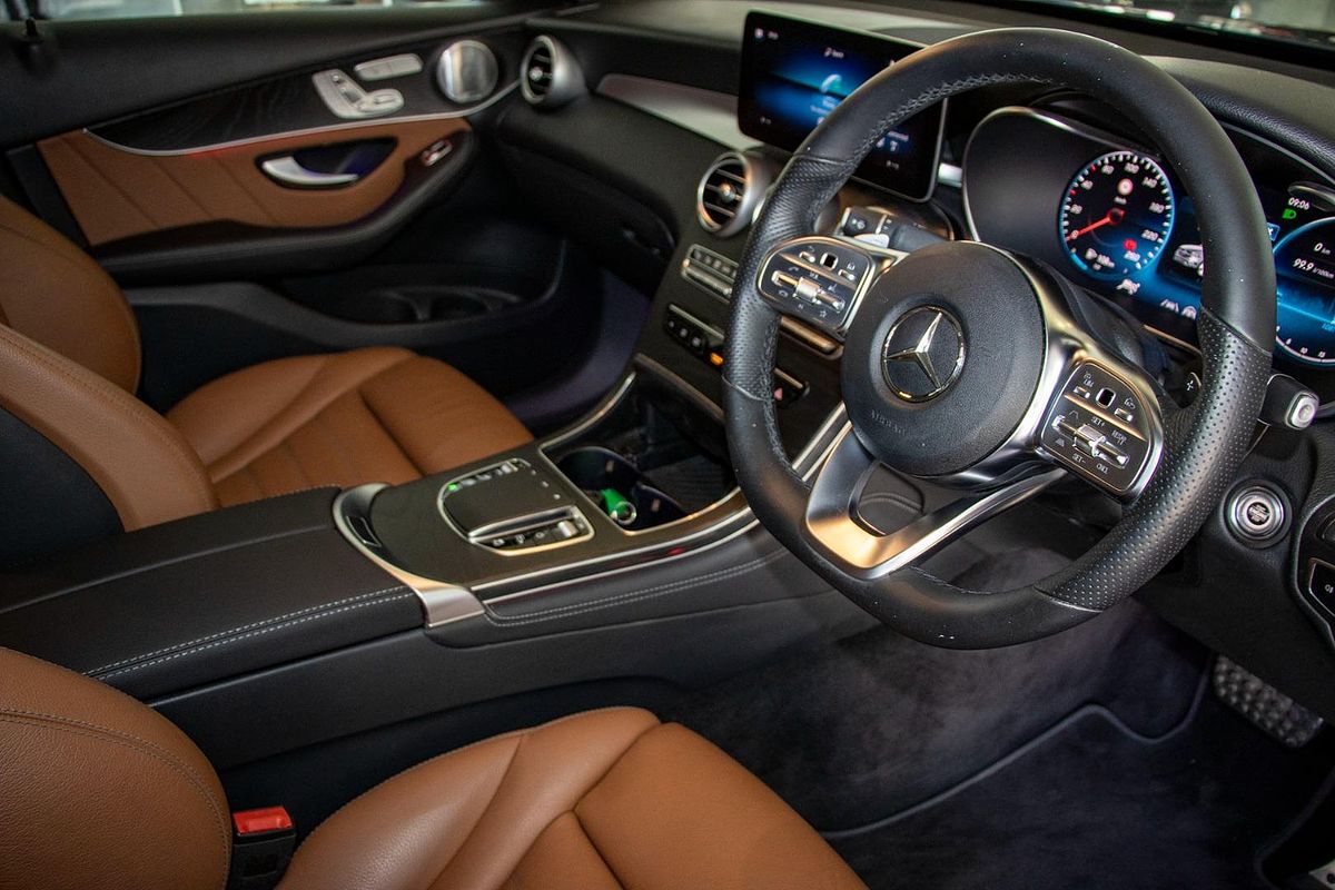 C253 800MY GLC300 CPE 5dr 9G 9 sp 2.0T