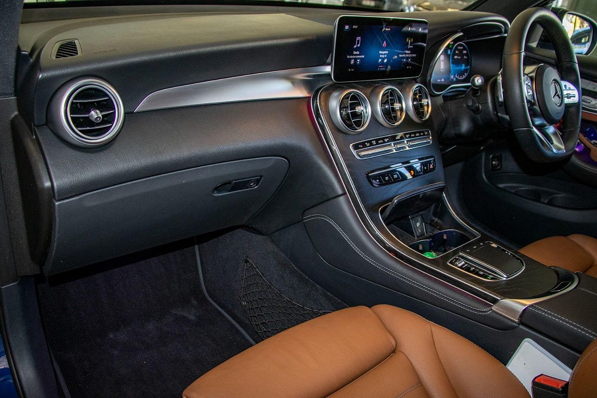 C253 800MY GLC300 CPE 5dr 9G 9 sp 2.0T