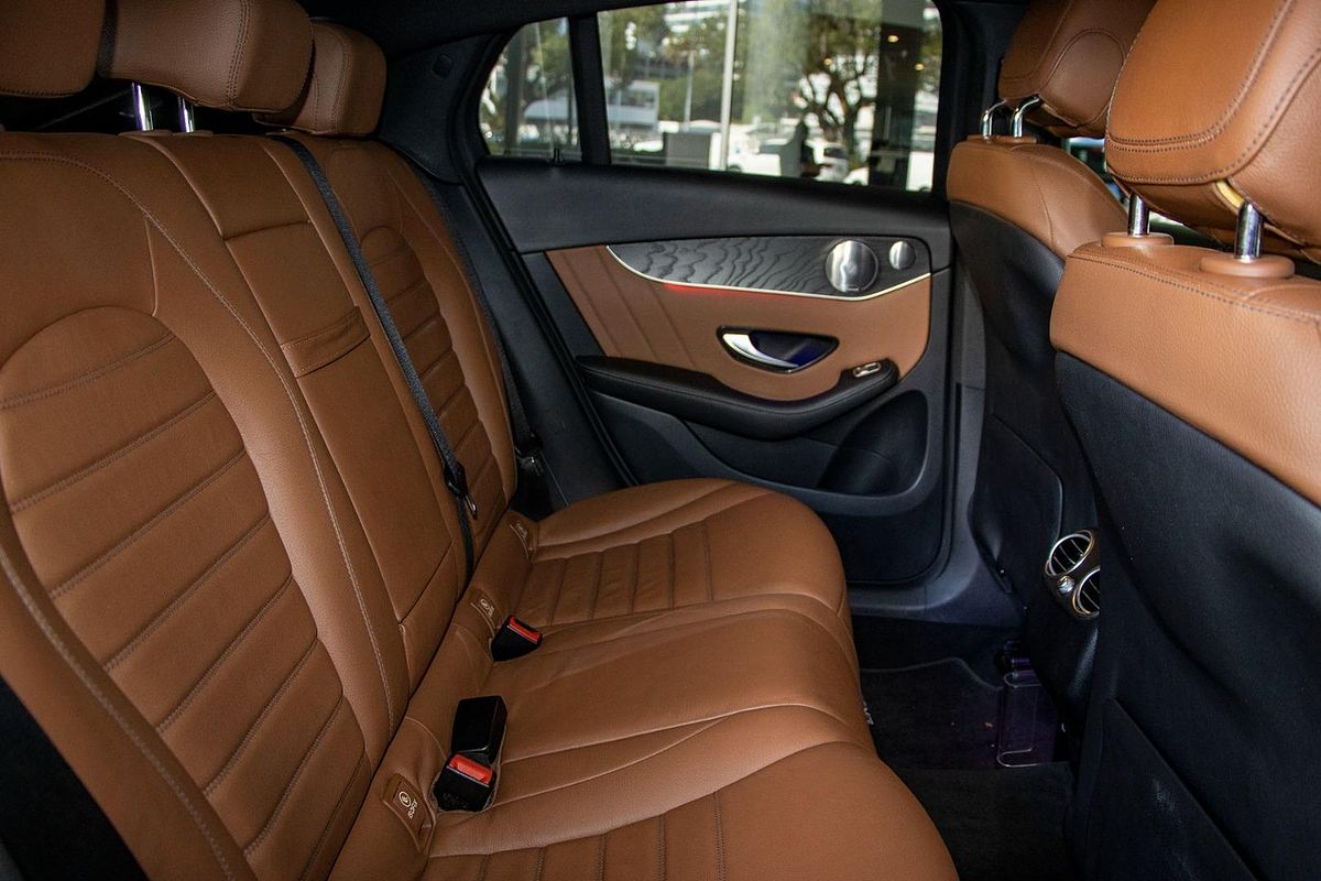 C253 800MY GLC300 CPE 5dr 9G 9 sp 2.0T