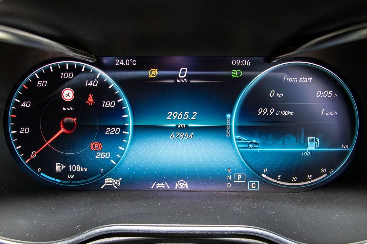 C253 800MY GLC300 CPE 5dr 9G 9 sp 2.0T