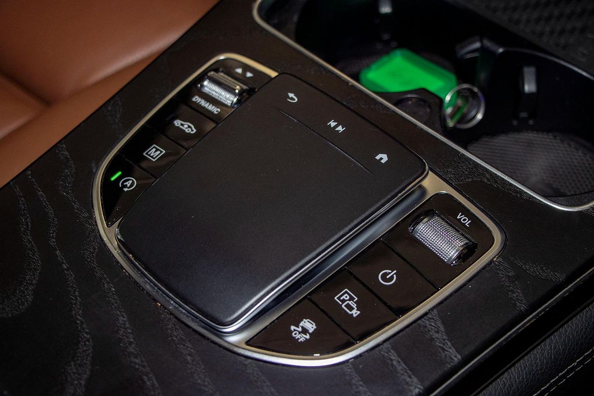 C253 800MY GLC300 CPE 5dr 9G 9 sp 2.0T