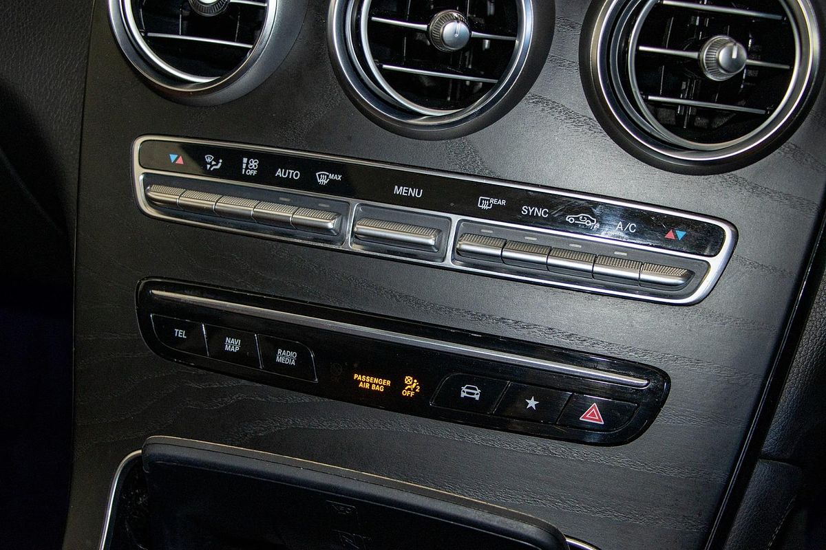 C253 800MY GLC300 CPE 5dr 9G 9 sp 2.0T