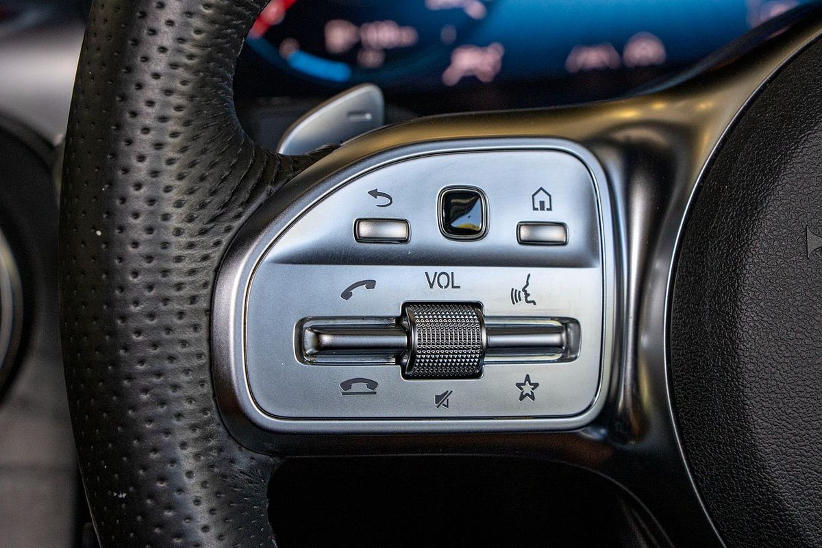 C253 800MY GLC300 CPE 5dr 9G 9 sp 2.0T