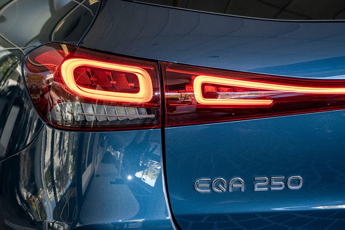 H243 802+052MY EQA250 WAG 5dr RG 1sp AC140kW