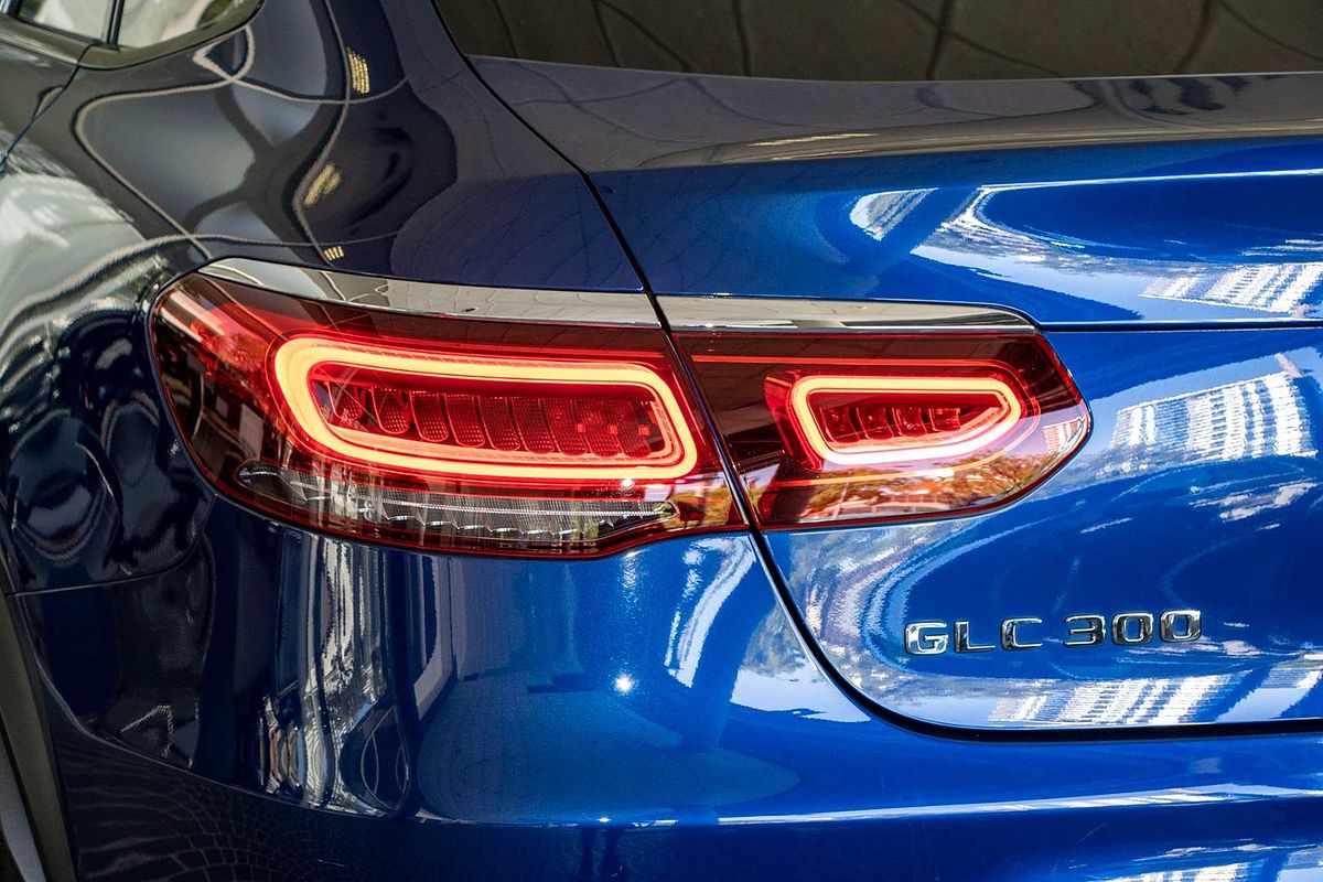 C253 800MY GLC300 CPE 5dr 9G 9 sp 2.0T