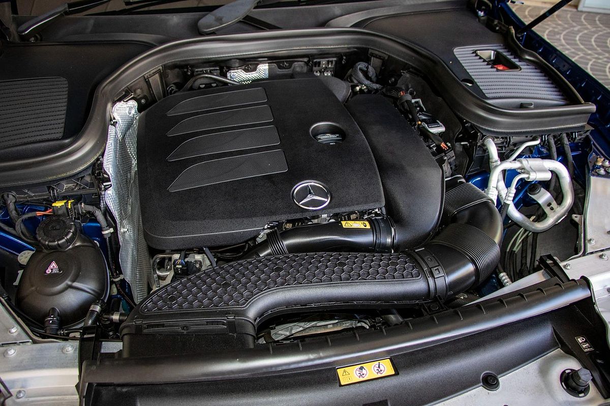 C253 800MY GLC300 CPE 5dr 9G 9 sp 2.0T