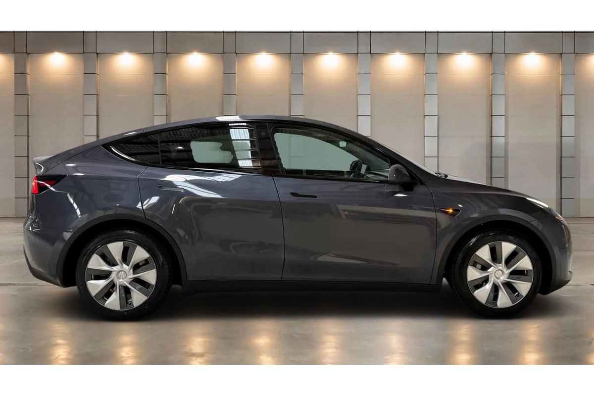 2022 Tesla Model Y Rear-Wheel Drive