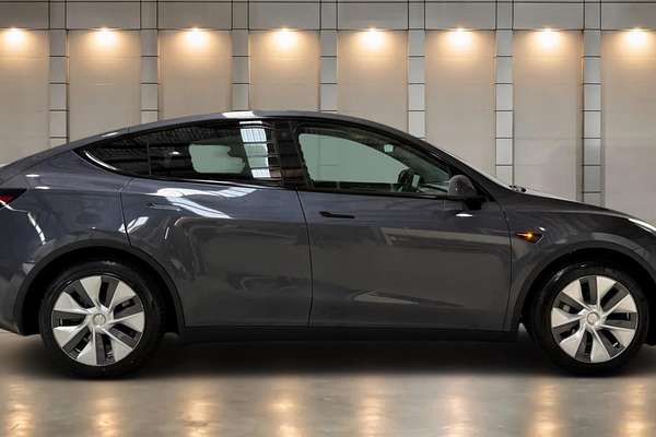 2022 Tesla Model Y Rear-Wheel Drive