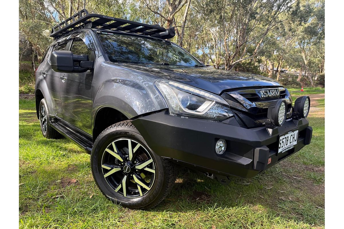 2020 Isuzu MU-X Onyx Edition