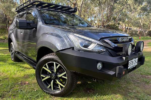 2020 Isuzu MU-X Onyx Edition