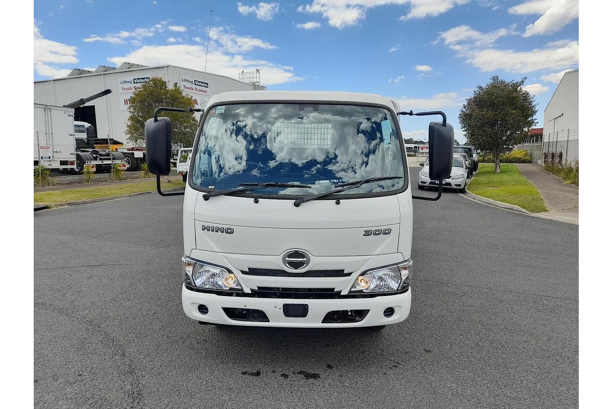 2025 Hino 616 - 300 Series