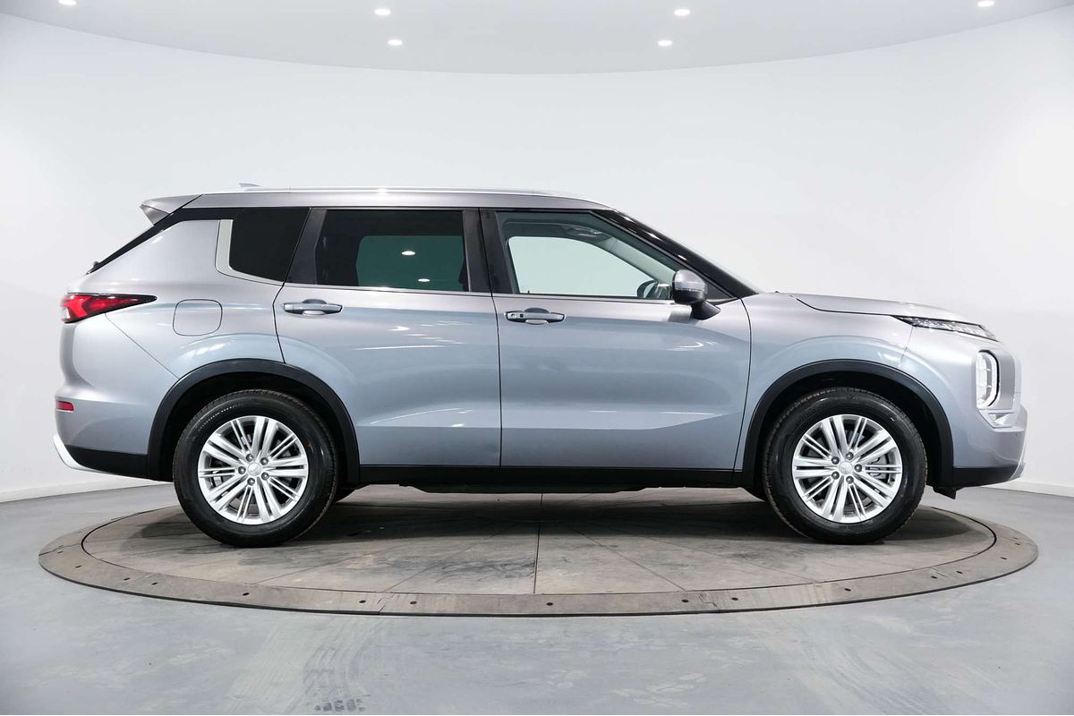 2022 Mitsubishi Outlander LS ZM