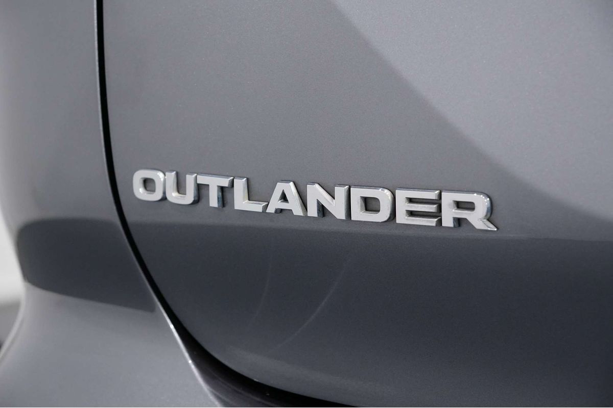 2022 Mitsubishi Outlander LS ZM