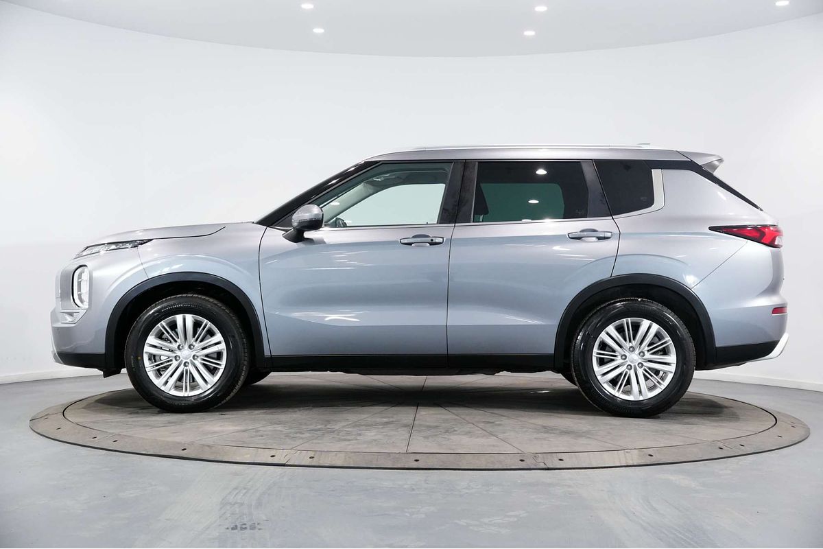 2022 Mitsubishi Outlander LS ZM