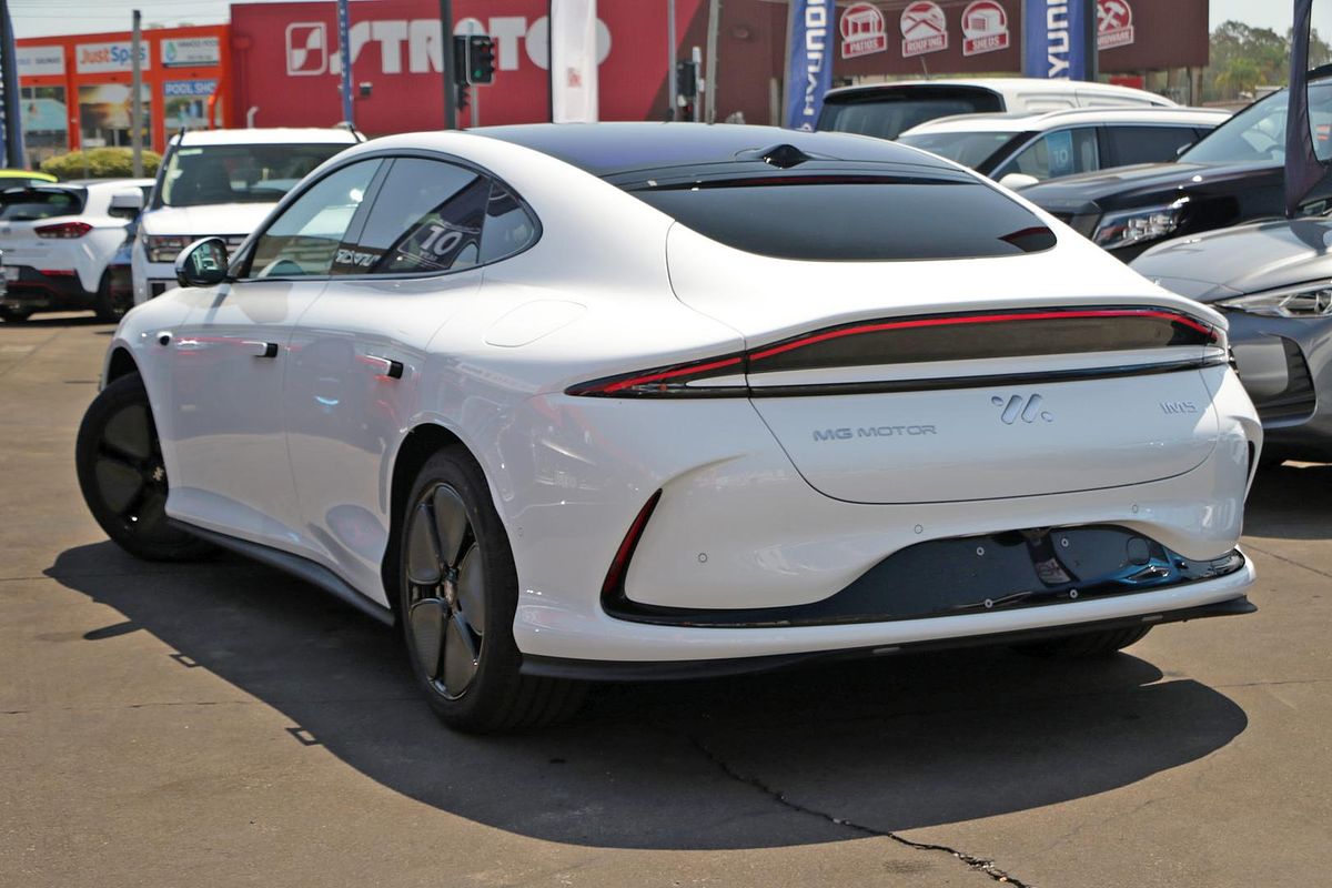 2025 MG IM5 Premium P12L