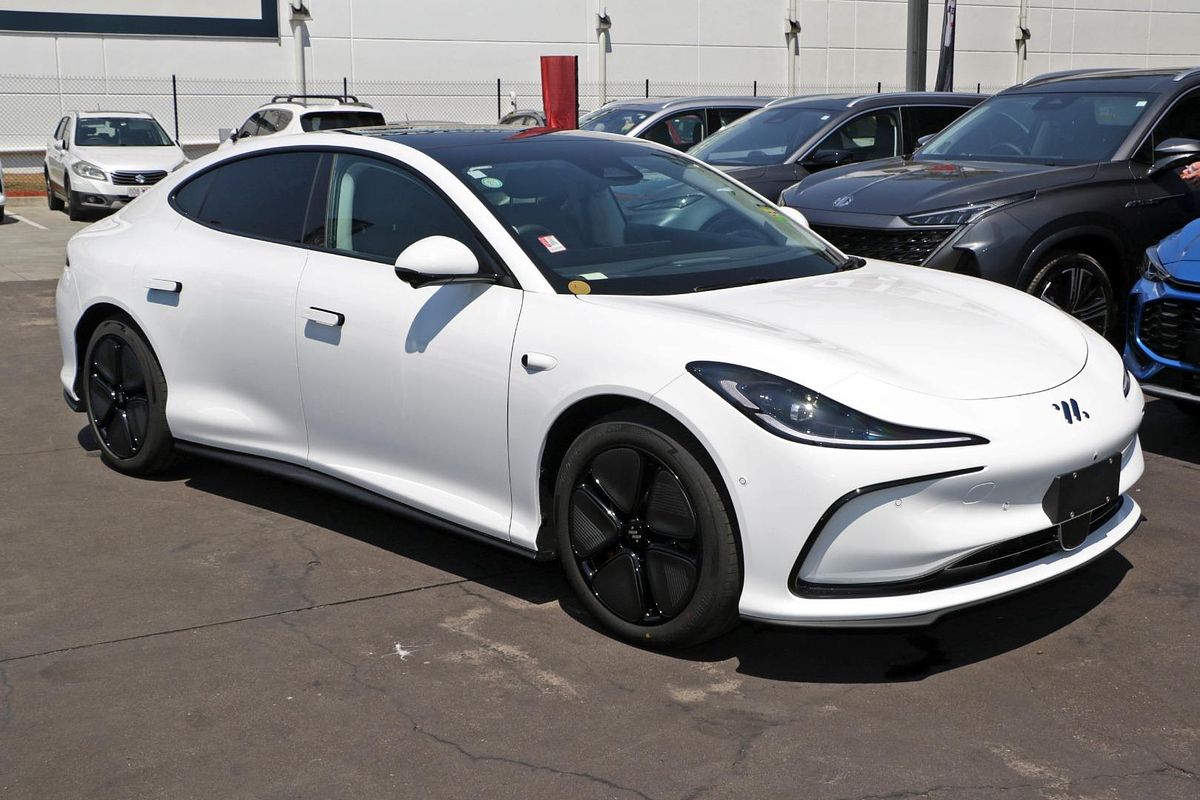 2025 MG IM5 Premium P12L