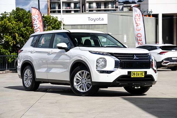 2025 Mitsubishi Outlander ES ZM