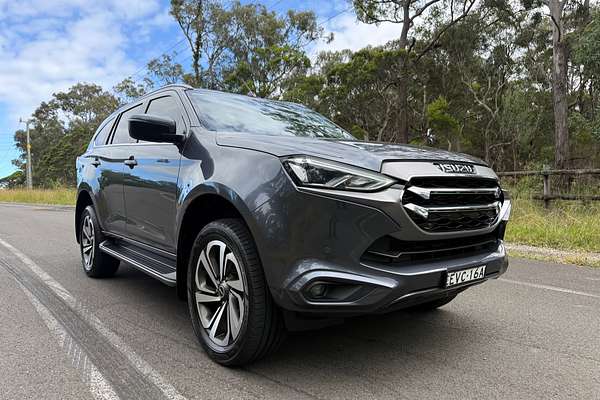 2022 Isuzu MU-X LS-T