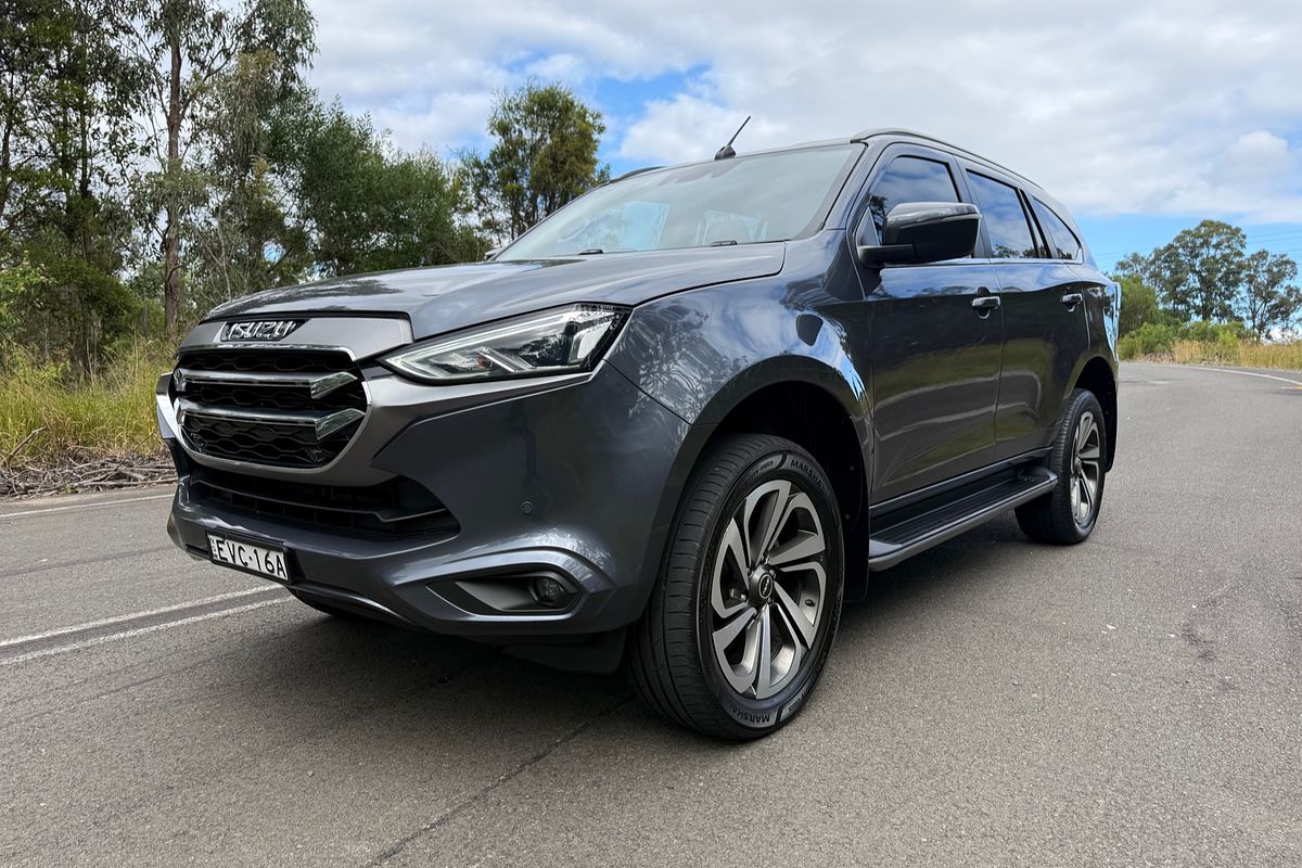 2022 Isuzu MU-X LS-T
