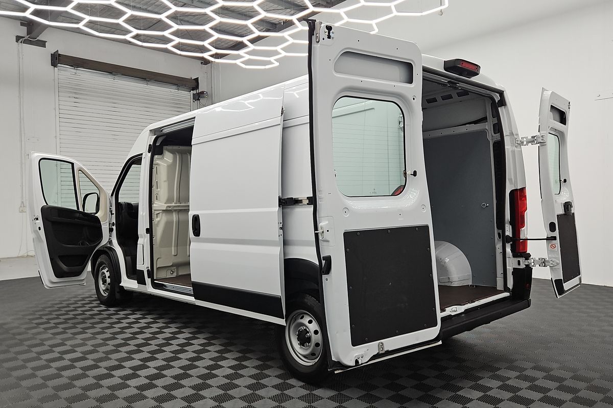 2025 Fiat Ducato Series 9 LWB Mid Roof