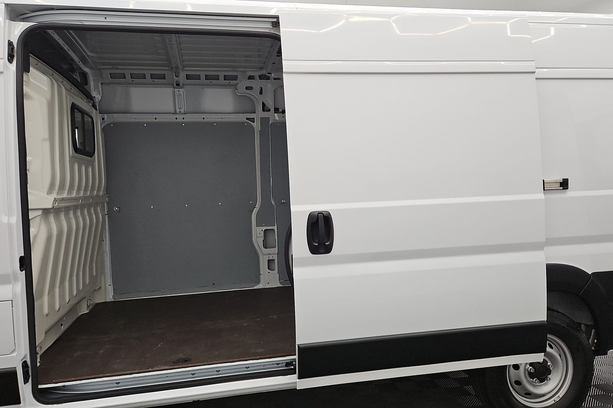 2025 Fiat Ducato Series 9 LWB Mid Roof