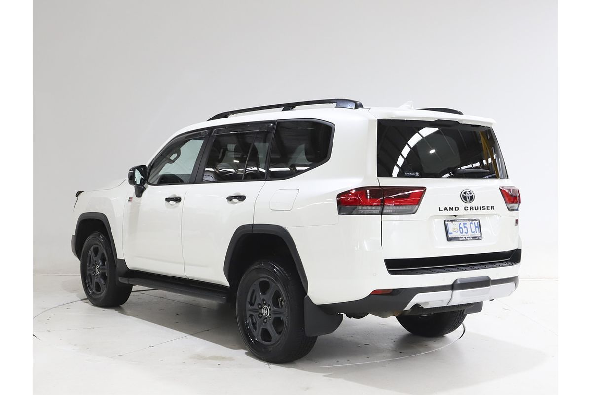 Landcruiser Wagon GR-S 3.3L Diesel Automatic 5E15740 001