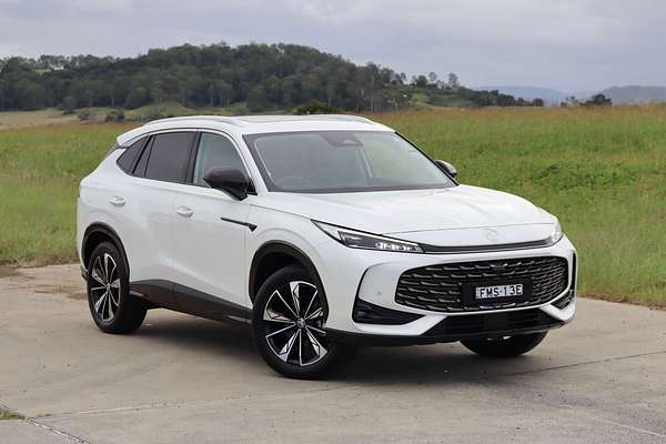 2024 MG HS Essence AS33