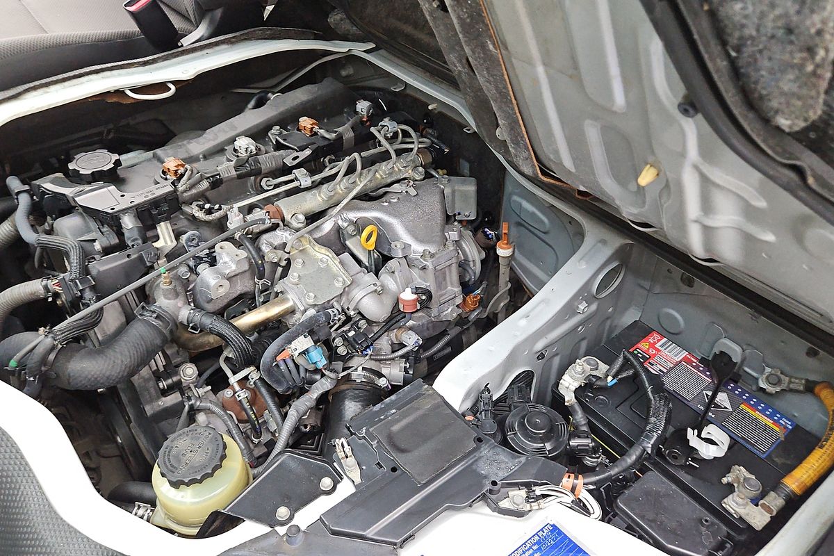 2014 Toyota Hiace Commuter KDH223R ELWB High Roof