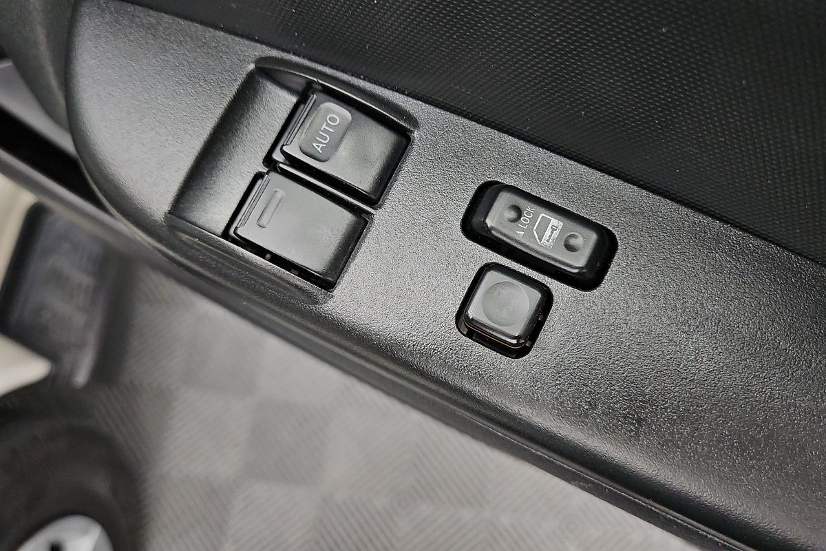 2014 Toyota Hiace Commuter KDH223R ELWB High Roof