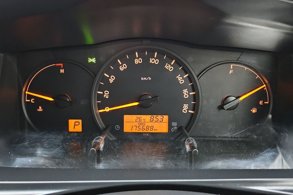 2014 Toyota Hiace Commuter KDH223R ELWB High Roof