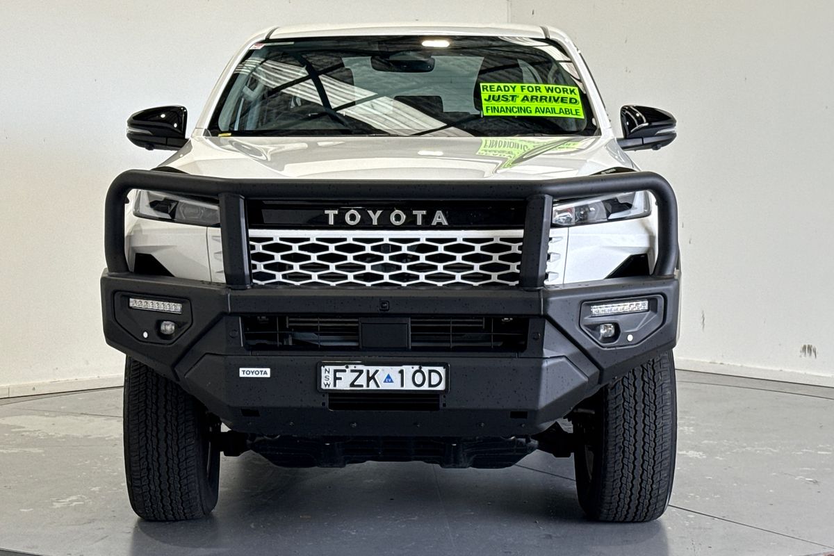 2025 Toyota Hilux SR5 48V GUN227R 4X4