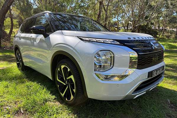 2024 Mitsubishi Outlander Exceed Tourer ZM