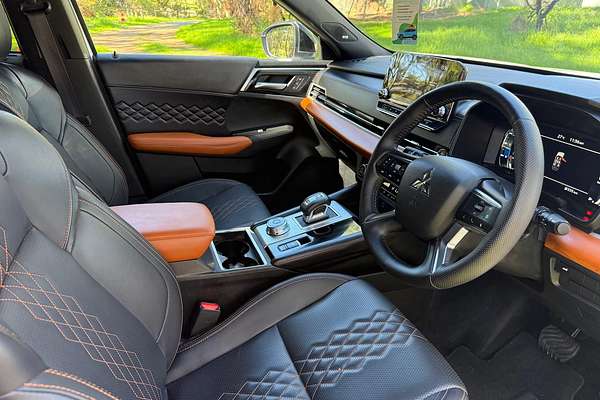 2024 Mitsubishi Outlander Exceed Tourer ZM thumb-10