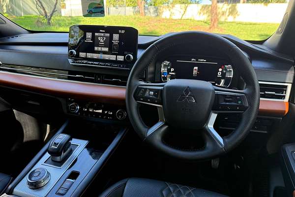 2024 Mitsubishi Outlander Exceed Tourer ZM thumb-12