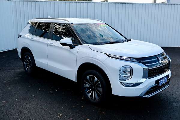 2025 Mitsubishi Outlander LS ZM