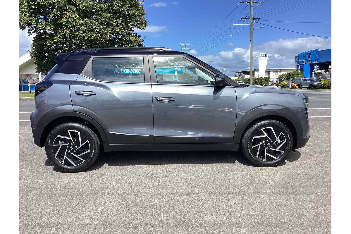 2025 Mahindra XUV3XO AX7L