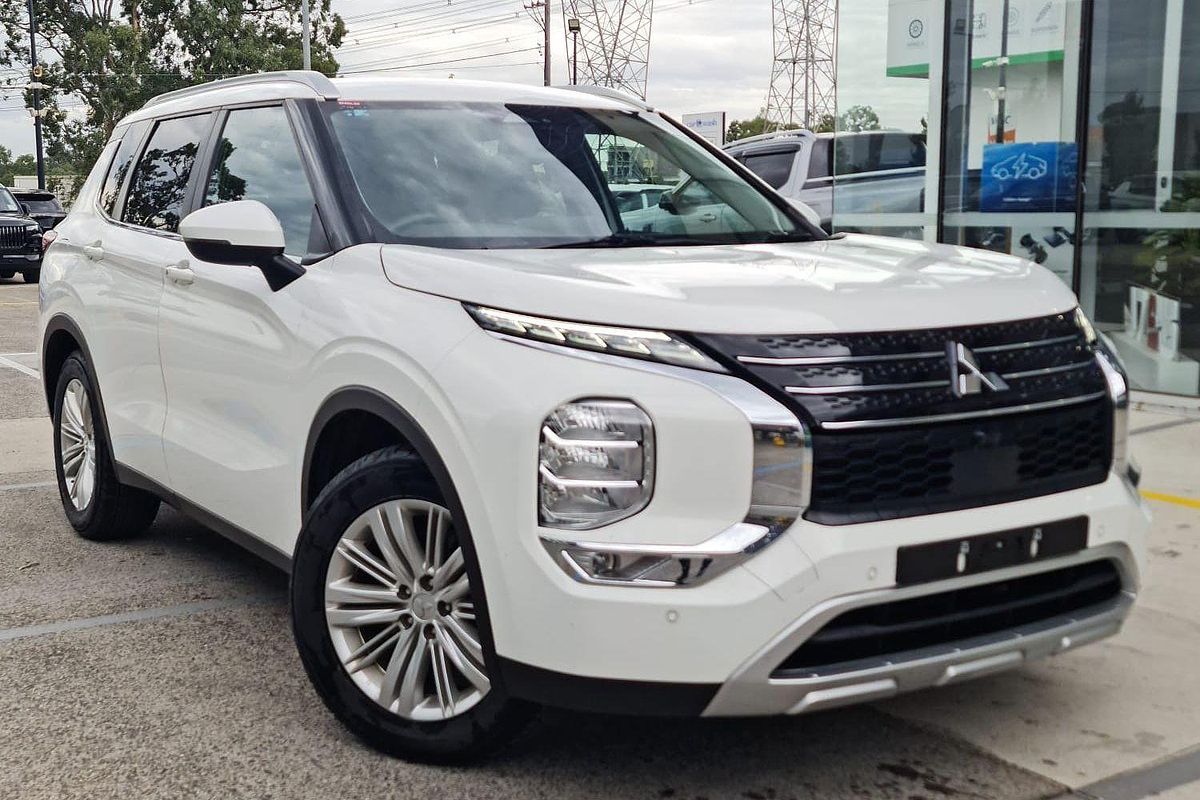 2024 Mitsubishi Outlander LS ZM