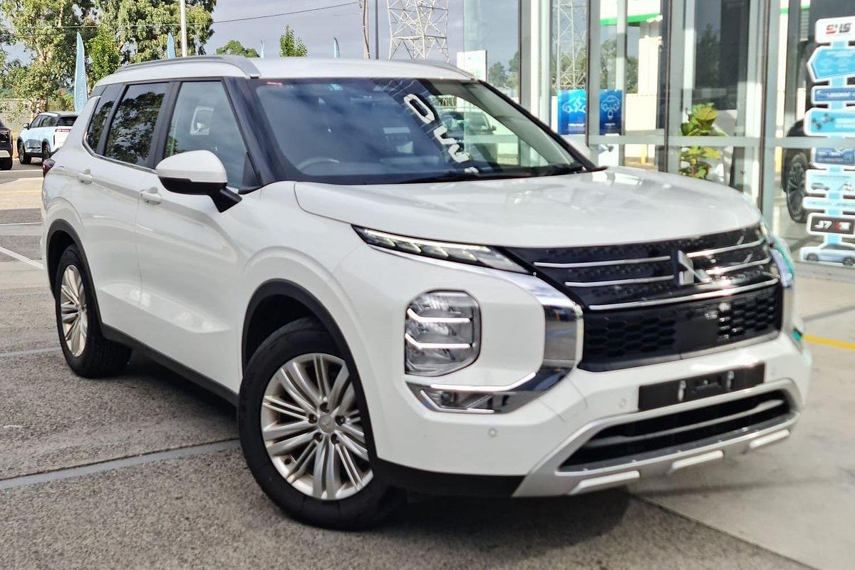 2024 Mitsubishi Outlander LS ZM