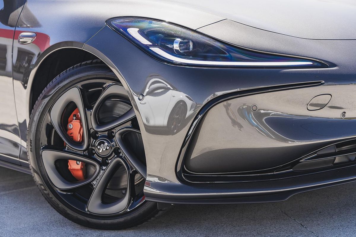 2025 MG IM5 Performance P12L