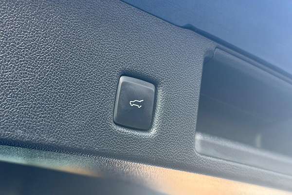 2022 Ford Escape ST-Line PHEV ZH thumb-18