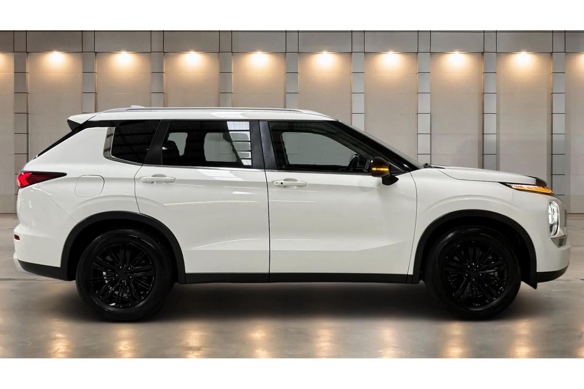 2024 Mitsubishi Outlander LS ZM