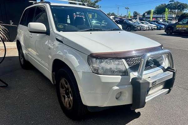 2010 Suzuki Grand Vitara JB thumb-3