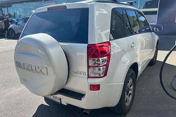 2010 Suzuki Grand Vitara JB thumb-5