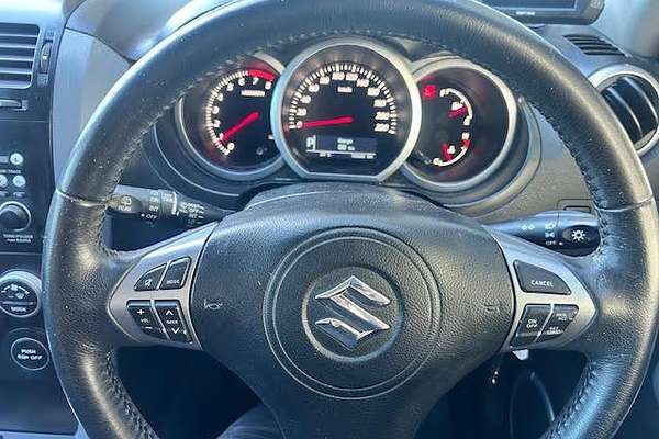 2010 Suzuki Grand Vitara JB thumb-8
