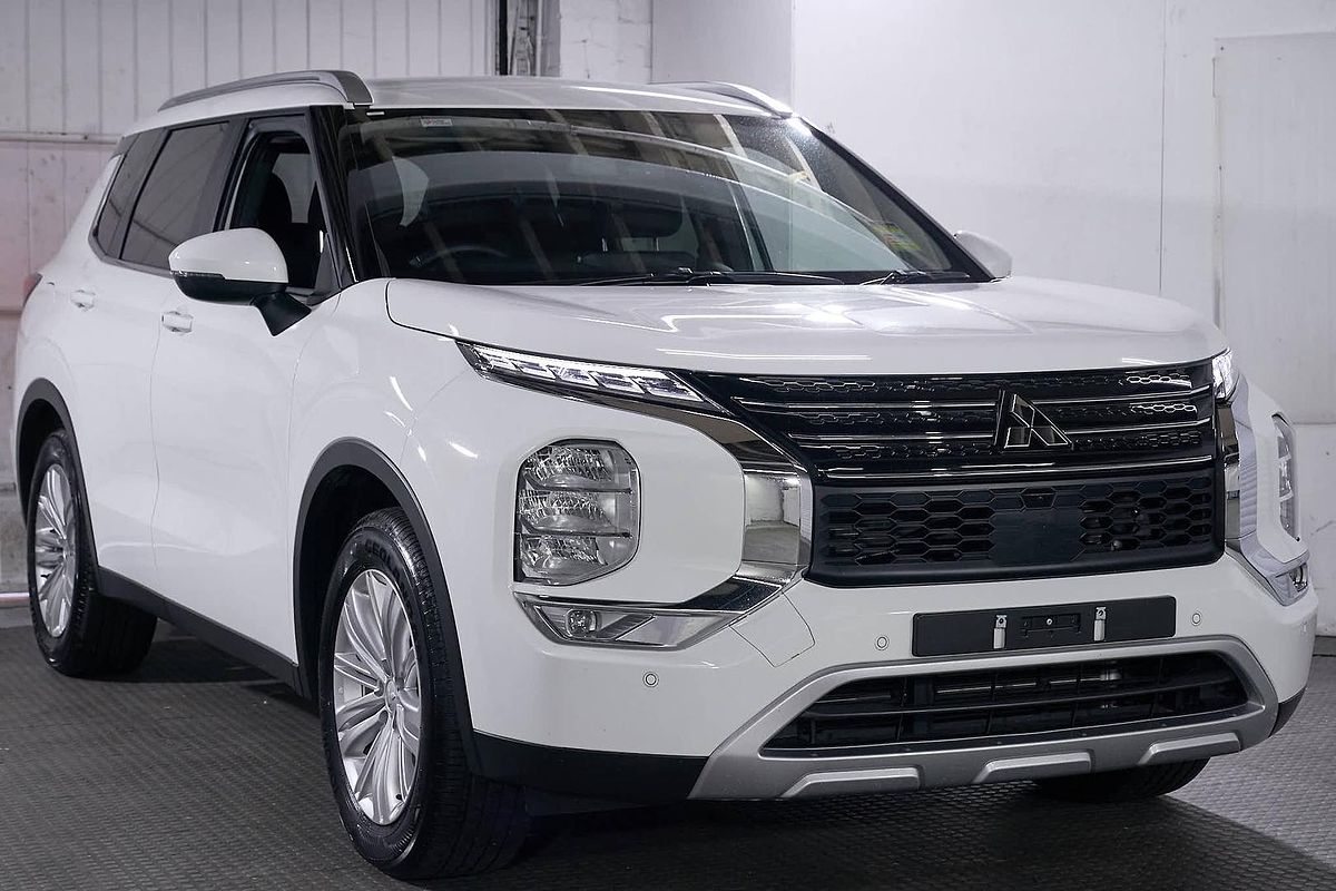 2025 Mitsubishi Outlander Black Edition ZM