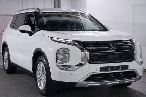 2025 Mitsubishi Outlander Black Edition ZM
